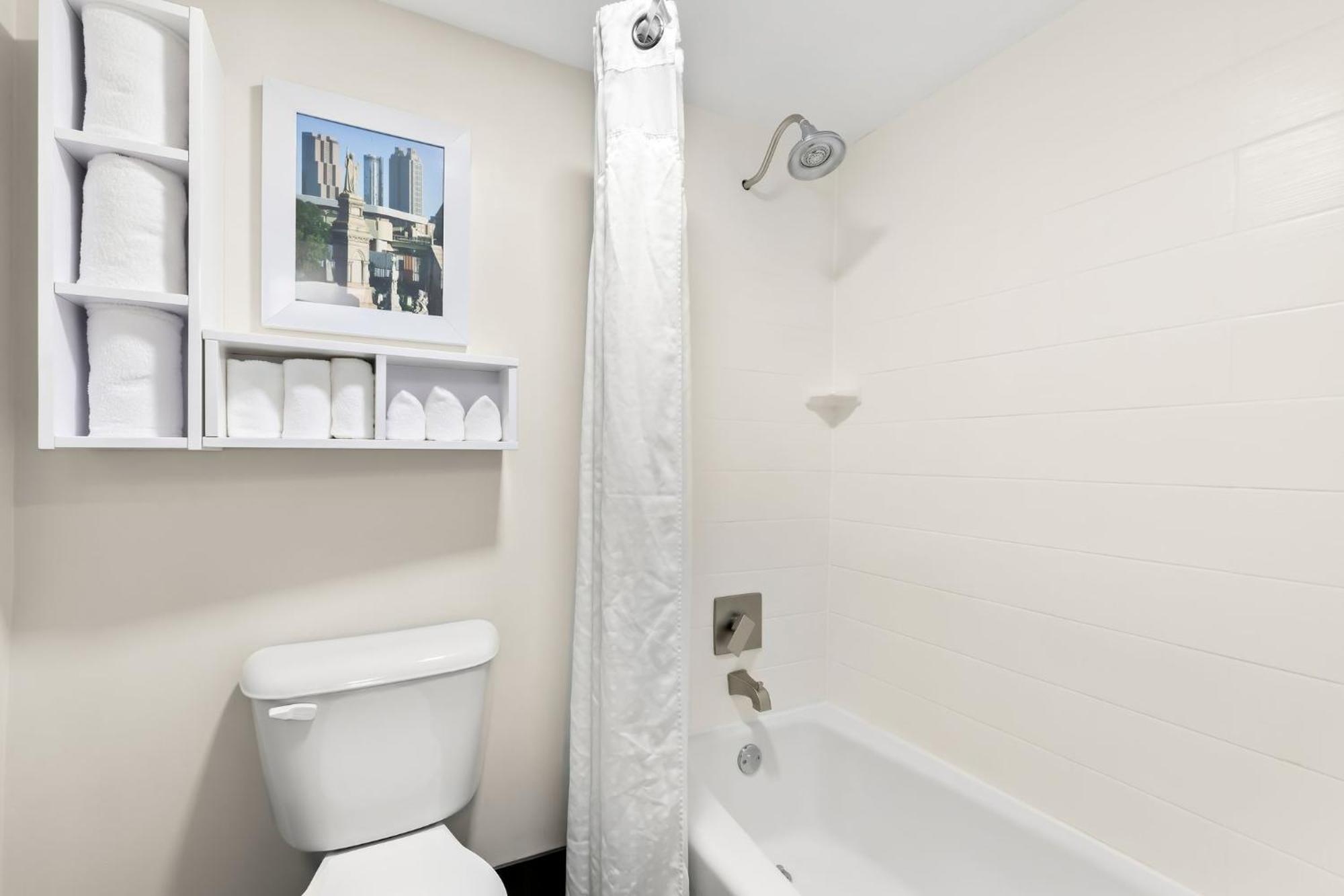 Holiday Inn Express Atlanta Galleria-Ballpark Area By Ihg Smyrna Exterior photo