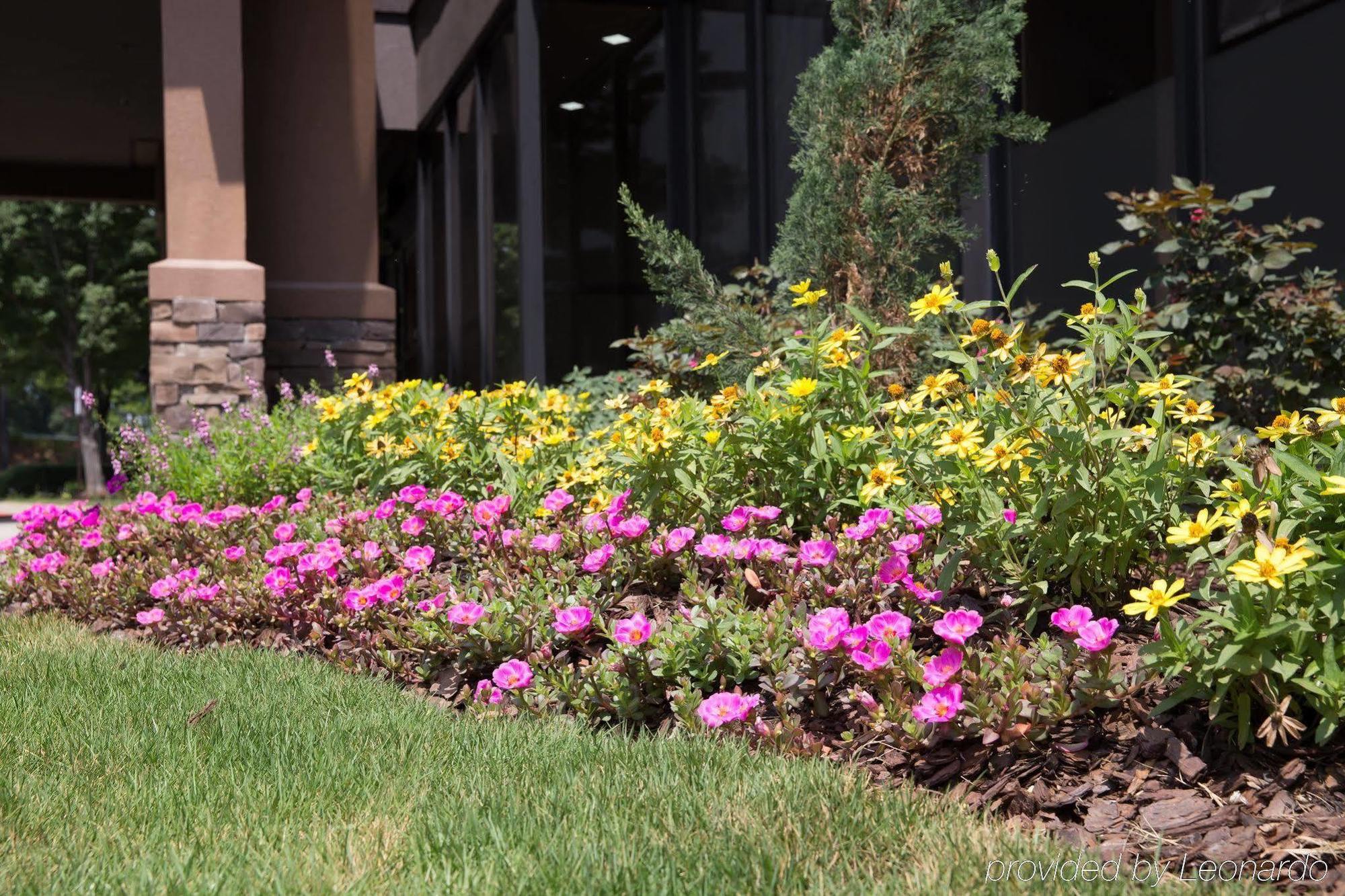 Holiday Inn Express Atlanta Galleria-Ballpark Area By Ihg Smyrna Exterior photo